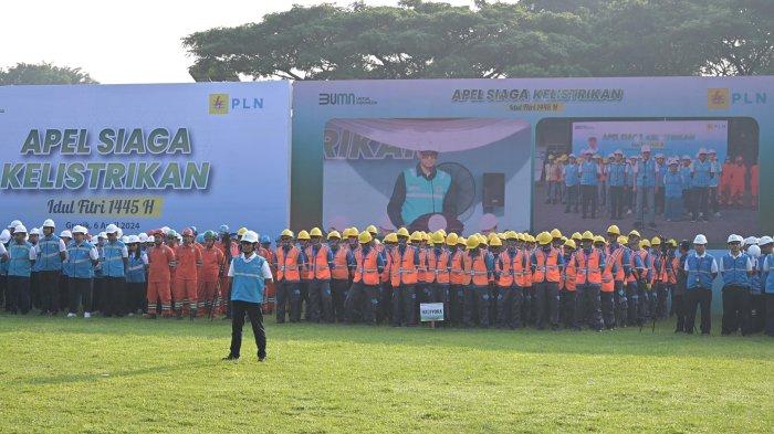 Direktur Utama PT PLN (Persero) Darmawan Prasodjo memimpin langsung kesiapan dan keandalan listrik menyambut momen Hari Raya Idul Fitri 1445 Hijriah dalam agenda Apel Siaga Kelistrikan Nasional yang berpusat di Pembangkit Listrik Tenaga Gas dan Uap (PLTGU) Gresik, Jawa Timur pada Sabtu (6/4/2024).