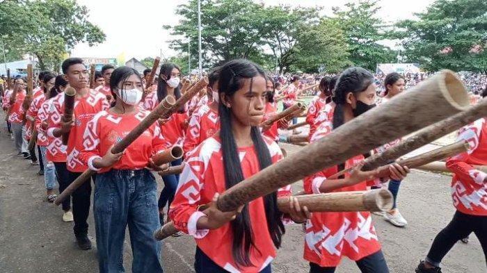 Budaya Bambu Tada , salah satu budaya yang juga ditampilkan saat acara festival Tokuwela tahun lalu