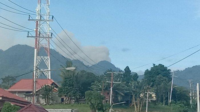 Tampak Erupsi Gunung Api Dukono di Halmahera Utara Maluku Utara, Jumat (17/2/2023).