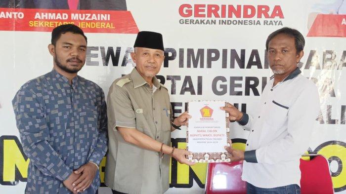Politisi Senior Golkar Hi Lamen Sarihi daftar langsung sebagai bakal calon Bupati Taliabu di penjaringan DPC Partai Gerindra Taliabu Maluku.