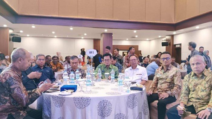 Sekda Pemkab Pulau Morotai,  Provinsi Maluku Utara,  Muhammad Umar Ali bersama pihak Bakti Kominfo dan para tamu undangan lainnya dalam giat tersebut,  Kamis (18/7/2024)