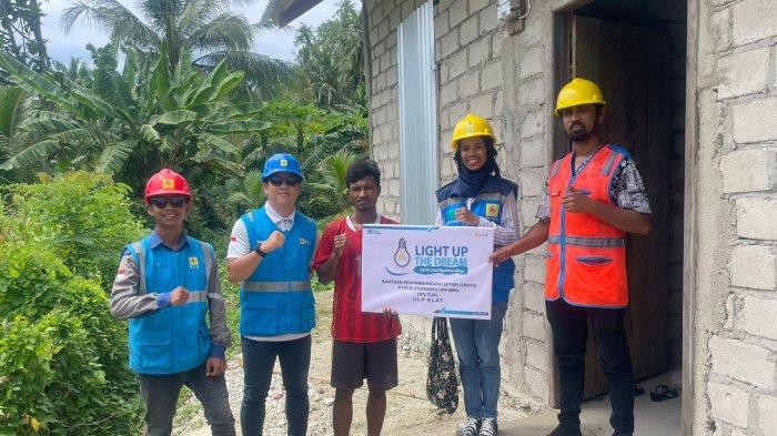 Penyalaan Listrik Gratis bagi masyarakat kurang mampu melalui Program Light Up The Dream (LUTD) oleh PLN ULP Elat