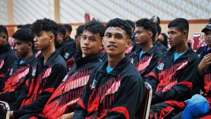 Peserta Kontingen Popda Kabupaten Pulau Morotai,  Provinsi Maluku Utara, saat ikut pelepasan dari Pemkab Pulau Morotai,  bertempat di Aula kantor Bupati Morotai,  Jumat (19/7/2024).