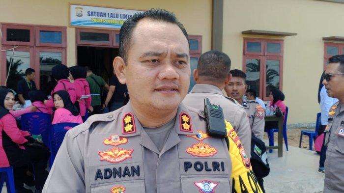 JABATAN - Kapolres Pulau Taliabu AKBP Adnan Wahyu Kashogi saat diwawancara, Sabtu (12/4/2025).
