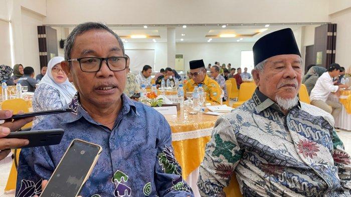 Rektor Universitas Khairun Ternate, Dr M Ridha Ajam saat didampingi Gubernur Maluku Utara, Abdul Gani Kasuba, Minggu (24/9/2023)