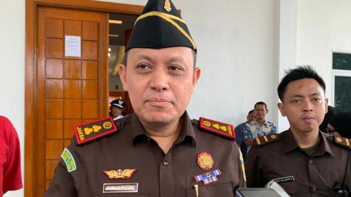 Kajari Halmahera Selatan, Maluku Utara, Ahmad Patoni ketika memberi keterangan soal penanganan sejumlah kasus dugaan korupsi, Rabu (26/6/2024).