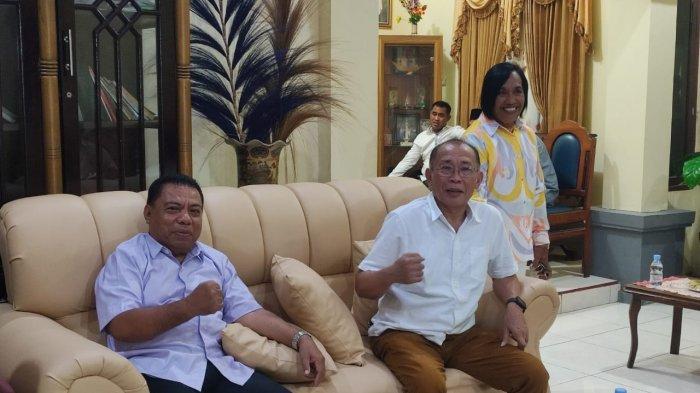 Bupati Halmahera Utara Frans Manery (Kanan) dan Piet Hein Babua (Kirii) dì kediaman Samsul Bahri dì Galela, Rabu (27/3-2024)