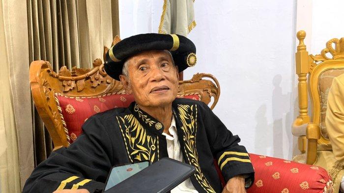 Ompu Datuk Alolong Kesultanan Bacan, Halmahera Selatan, Maluku Utara, Mohdar Arif, ketika memberi respons soal penaolakan pengukuhan Dede Irsyad sebagai Sulatan Bacan ke 22, Senin (29/4/2024).