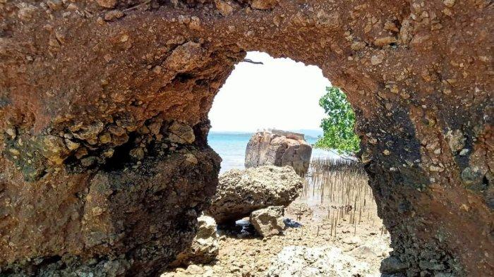 Tampak Dermaga peninggalan tentara sekutu di Morotai Maluku Utara yang sudah terkikis Abrasi atau termakan usia, Senin (29/7/2024)