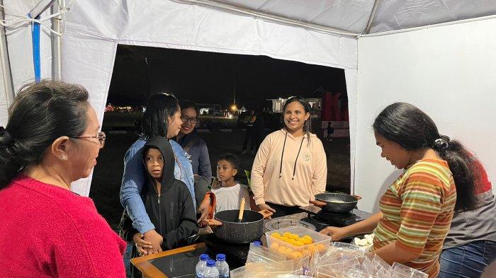 Antuasias Pengunjung saat menyaksikan demo memasak dari Ibu-ibu PIKK