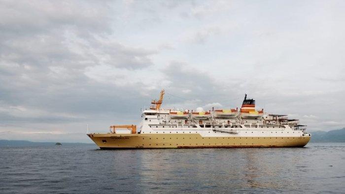 Penginapan Terapung (Kapal Pelni yang digunakan sebagai Penginapan Terapung pada saat Sail Tidore tahun 2022)
Foto : Tribunternate.com/Faisal Amin