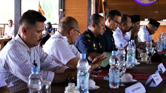 Para pimpinan OPD dan instansi terkait juga tampak ikut terlibat dalam Rakor tersebut, Rabu (31/7/2024)