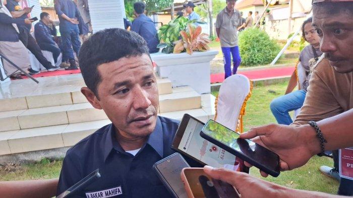 Koordinator divisi teknis penyelenggaraan KPU Kabupaten Pulau Morotai, Provinsi Maluku Utara, A. Bakar Mahifa, saat diwawancarai di kantornya, Kamis (19/9/2024)