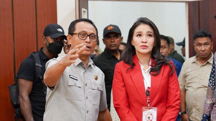 BEASISWA - Kadikbud Malut Abubakar Abdullah saat mendampingi Gubernur Malut Sherly Laos beberapa waktu lalu di kantor Gubernur di Sofifi. Abubakar menjelaskan soal realisasi program besiswa, Selasa (8/7/2025).
