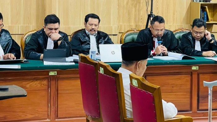 SIDANG - JPU KPK bacakan dakwaan terhadap mantan Gubernur Maluku Utara Abdul Ghani Kasuba di Pengadilan Negeri Ternate, Rabu (15/5/2024)