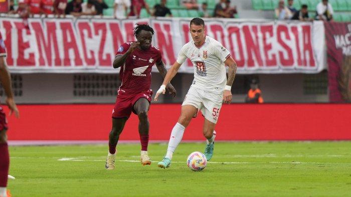 KOMPETISI: Aksi Chechu Meneses bersama Malut United saat bersua PSM Makassar di Stadion B.J Habibie, Parepare, Jumat (9/5/2025). Laga tersebut berkesudahan 3-2 untuk kemenangan Juku Eja