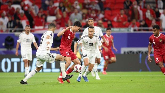 KOMPETISI: Aksi pemain Timnas Indonesia Rafael Struick pada laga timnas Indonesia vs Irak dalam pertandingan Grup D Piala Asia 2023 di Stadion Ahmad bin Ali, Al Rayyan, Qatar, Senin (15/1/2024) malam WIB