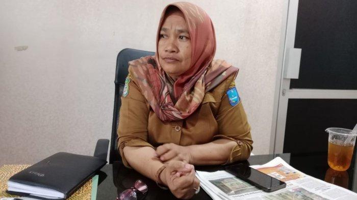 PERBAIKAN: Kepala Disperindag Kota Ternate, Maluku Utara Nursida Dj Mahmu saat dimintai keterangan disela-sela kerjanya, Rabu (5/2/2025)