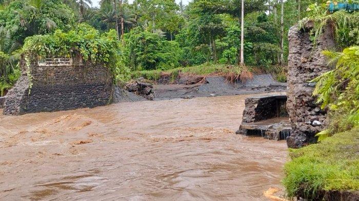 BENCANA: Bendungan irigasi di belakang dua desa jebol hingga mengakibatkan banjir di Halmahera Barat, Kamis (24/4/2025)