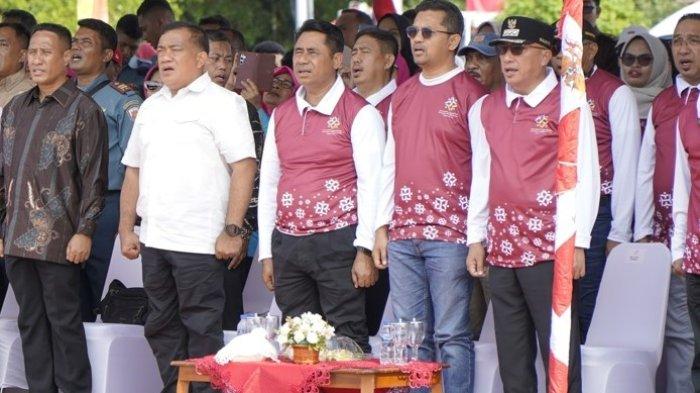 MOMEN: Bupati Halmahera Timur, Maluku Utara Ubaid Yakub (tengah) hadiri Harganas 2025 di Kota Tidore Kepulauan, Selasa (24/6/2025)