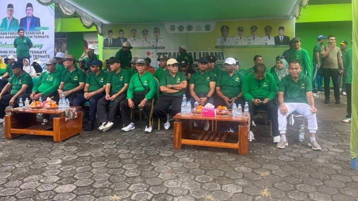 PENDIDIKAN: Bupati Halmahera Timur, Maluku Utara Ubaid Yakub (keempat dari kanan) menghadiri temu alumni Institut Agama Islam Negeri (IAIN) Ternate, Minggu (6/7/2025)