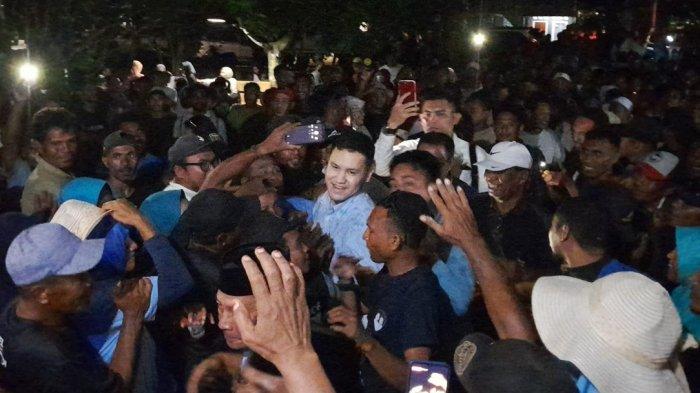 PILKADA: Pendukung dan simpatisan mengantarkan Cabup Halmahera Timur, Maluku Utara, Farrel Erawan ke kediaman di Desa Soagimalaha, Jumat (30/8/2024)