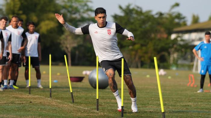 KOMPETISI: Ciro Alves pada salah satu sesi latihan bersama Malut United