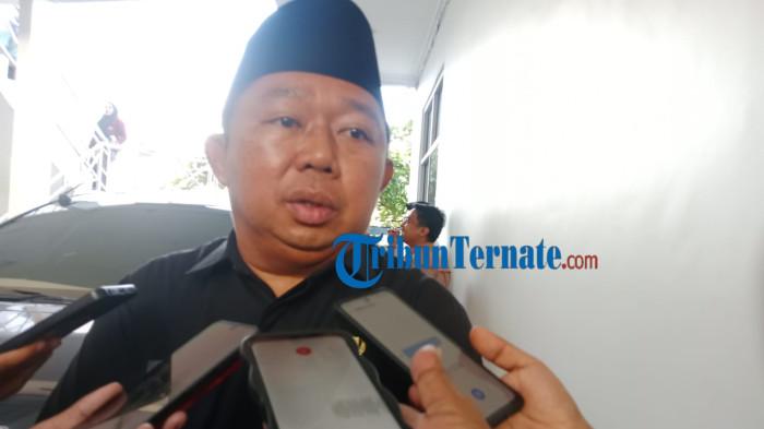 ATURAN: Sekkot Ternate, Maluku Utara Rizal Marsaoly saat diwawancarai Tribunternate.com disela-sela kerjanya, Kamis (24/7/2025)