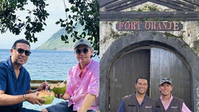 Asisten pelatih timnas Indonesia Alex Pastoor dan Denny Landzaat foto bersama menikmati kelapa muda di Pantai Jikomalamo dengan keindahan air laut yang begitu jernih dengan gradasi warna biru kehijauan, Senin (10/2/2025) siang
