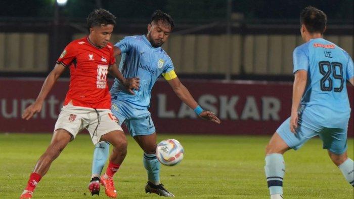 HASIL: Duel Finky Pasamba dengan Zulham Zamrun saat Malut United FC bentrok dengan Persela Lamongan di babak 12 besar Grup Y Liga 2