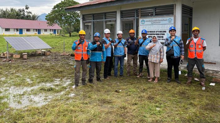 Foto bersama dengan perwakilan TK Rindu Alam, Desa Wasileo