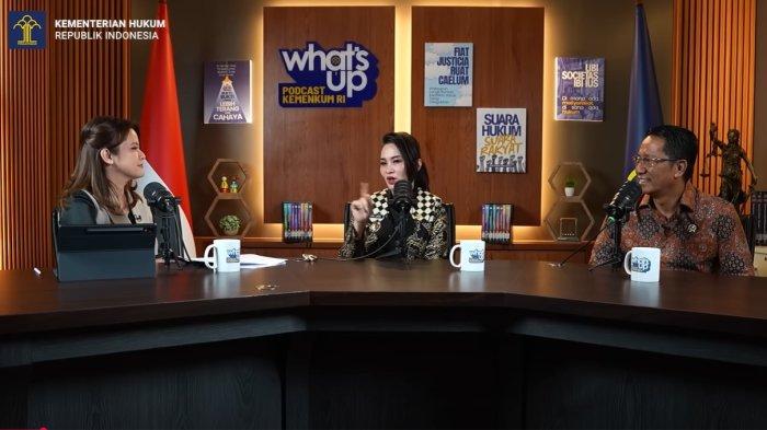 SINERGITAS: Gubernur Malut Sherly Laos (tengah) dalam acara Podcast Kemenkum ‘Whats Up’