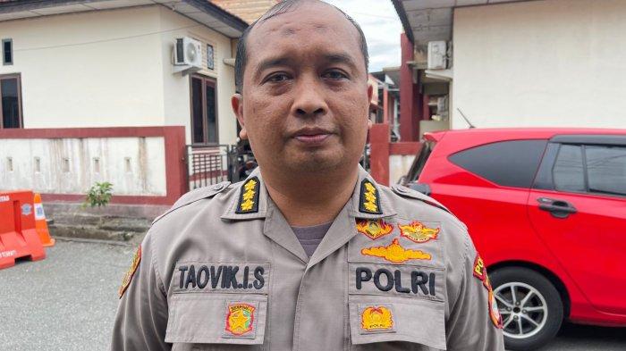 SELEKSI: Kepala Biro SDM Polda Maluku Utara, Kombes Pol Taovik Ibnu Subarkah saat memberikan keterangan disela-sela kerja, Jumat (10/5/2024)