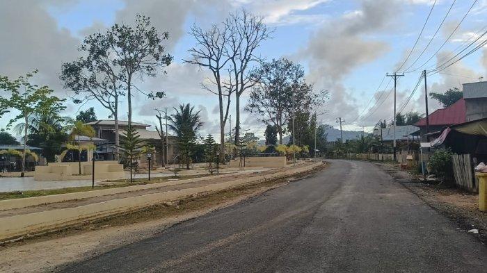 PEMBANGUNAN: Jalan Fangahu di Ibu Kota Bobong, Pulau Taliabu, Maluku Utara mulai diaspal, Rabu (28/5/2025)