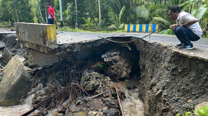 INFRASTRUKTUR: Kerusakan dua jembatan di ruas jalan provinsi Saketa–Dahepodo tepatnya di antara Desa Moloku dan Desa Nurjihat, Kecamatan Gane Barat Selatan, Halmahera Selatan, Maluku Utara