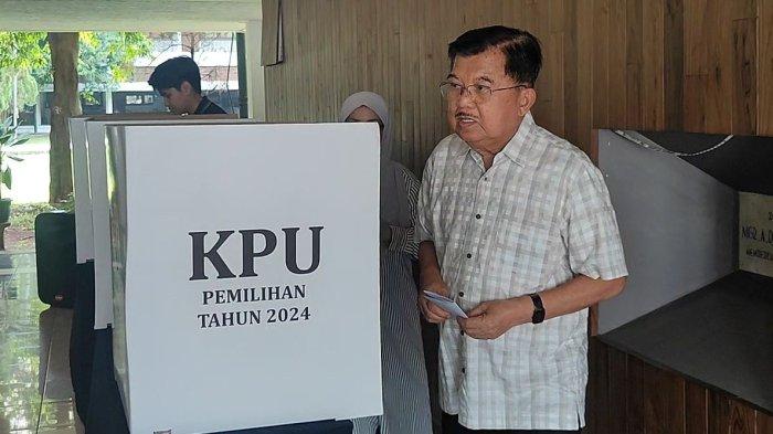 PILKADA: Wakil Presiden ke-10 dan 12 RI Jusuf Kalla (JK) mencoblos Pilkada Jakarta 2024 di TPS 02, Kelurahan Pulo, Kebayoran Baru, Jakarta Selatan, Rabu (27/11/2024)