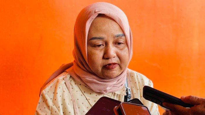 Novia Pangkey seorang ibu Bhayangkari aktif melaporkan suaminya Kompol Rasyid Usman ke Sentra Pelayanan Kepolisian Terpadu (SPKT) Polda Maluku Utara, Senin (13/1/2025)