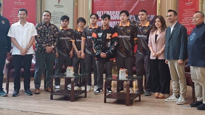 KOMPETISI: Raffi Ahmad (kedua dari kanan) dan tim Kagendra dalam jumpa pers di Gedung Kemenpora, Senayan, Jakarta Pusat, Jumat (11/7/2025)