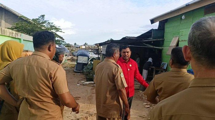 PEMBANGUNAN: Komisi III DPRD dan Dinas PUPR Pulau Taliabu, Maluku Utara tinjau kawasan kumuh seputar Ibu Kota Bobong, Senin (16/6/2025)