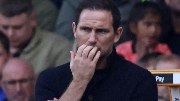 PECAT ENZO MARESCA - Legenda Chelsea, Frank Lampard (kini melatih Coventry City), menandai kembalinya ke kubu The Blues dengan menelan kekalahan 0-1 saat bertandang ke markas Wolverhampton Wanderers pada Sabtu (8/4/2023). Frank Lampard diminta kembali ke Stamford Bridge oleh sejumlah fans.(AFP/DARREN STAPLES) 