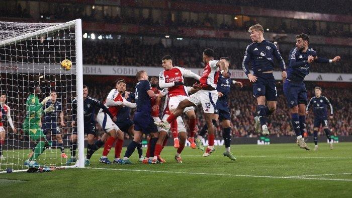 Bek Arsenal, Jurrien Timber, mencetak gol ke gawang Manchester United pada pekan ke-14 Liga Inggris di Emirates Stadium, Kamis (5/12/2024) dini hari WIB.