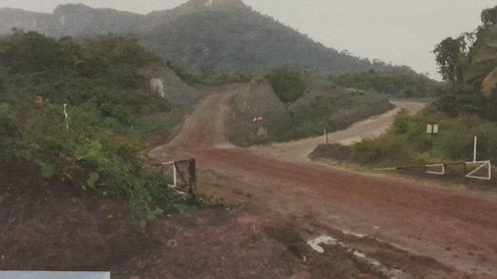 MASALAH: Tampak salah satu jalan lintas PT JAS di Halmahera Timur, Maluku Utara, Kamis (10/7/2025)