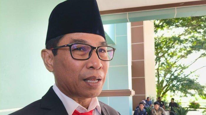ANGGARAN: Plt Kepala Dinas PUPR Maluku Utara Sofyan Kamarullah saat diwawancari awa media, Jumat (7/2/2025). Di mana OPD yang ia pimpin tidak kebagian DAK dan DAU dari pemerinah pusat di tahun ini