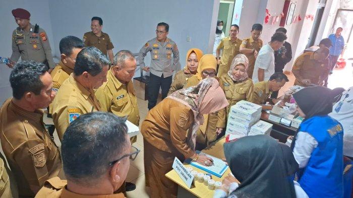 KOMITMEN: Pegawai Pemprov Maluku Utara jalani tes urine, Senin (14/7/2025)