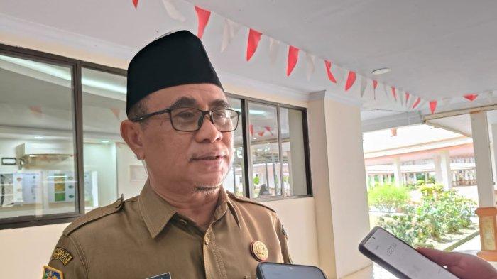 JABATAN: Kepala BKD Maluku Utara M Miftah Baay saat diwawancarai awak media, Senin (15/4/2025). Ia mengatakan pelantikan pejabat eselon ii masih harus menunggu satu tahap akhir, yakni izin dari Kemendagri 