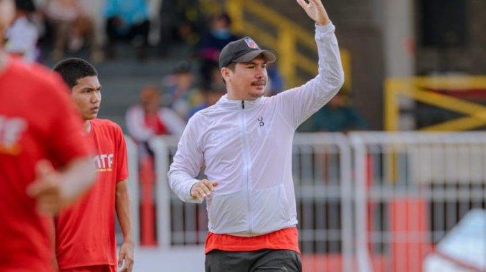KOMPETISI: Pelatih Boombastic FC Muamar Gapang