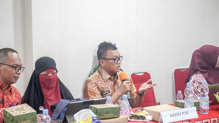 ATURAN: Suasana rapat antara Pemkab Halmahera Tengah rapat dengan Kemenkum Malut, Senin (14/7/2025)