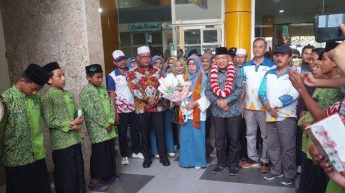 AGENDA: Penyambutan Wakil Gubernur Maluku Utara Sarbin Sehe di di Bandara Sultan Babullah Ternate, Minggu (23/2/2025).