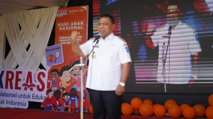 EVENT: Bupati Halmahera Utara, Maluku Utara Piet Hein Babua saat memberikan sambutan dalam kegiatan puncak Hari Anak Nasional 2025 di lapangan depan kantor Bupati, Rabu (30/7/2025)