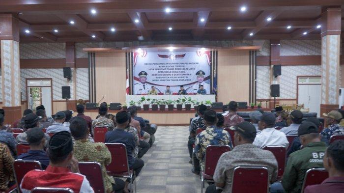 PERTEMUAN - Bupati Morotai instruksian Pemdes mendahulukan yang utama dan mengarahkan sumber daya keuangan desa terhadap pembangunan yang berdampak, Kamis (13/3/2025).